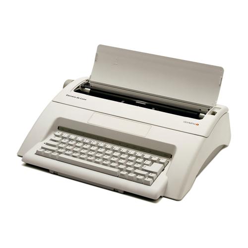 Olympia Carrera de luxe typewriter